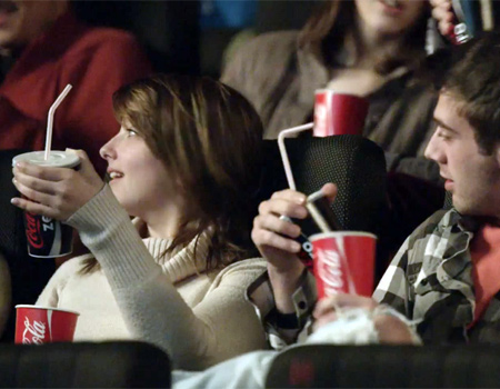 Coca Cola, sinema seyircilerini şaşırttı