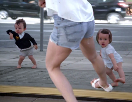 Evian’ın dans eden bebekler virali geri döndü