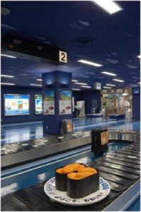 Japonya’da bagaj bantları ziyaretçileri bilgilendirmek için kullanılıyor.