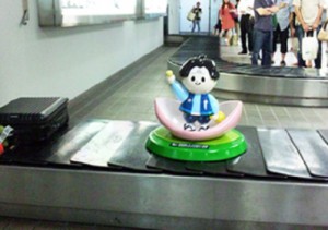 Japonya’da bagaj bantları ziyaretçileri bilgilendirmek için kullanılıyor.