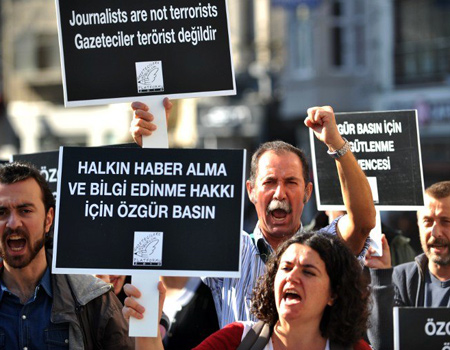 Türkiye tutuklu gazeteci sayısındaki liderliğini koruyor