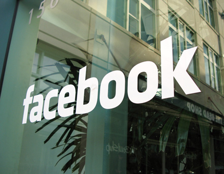 Facebook ‘büyük veri’yi reklamverenlere açıyor