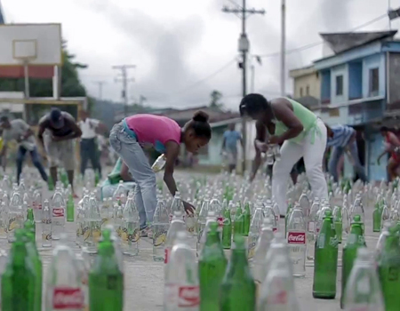 Coca-Cola’dan ‘ağlayan’ kenti güldüren kampanya