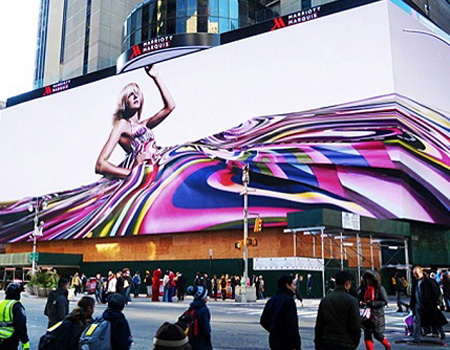 Google'dan Times Square'i kaplayan dev billboard