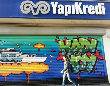 Yapı Kredi şubeleri grafitilerle gençleşiyor