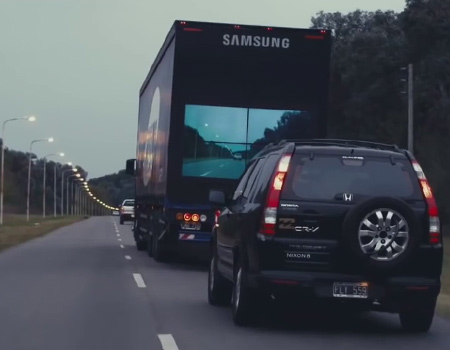 Samsung’dan arkasındaki şoförü özgürleştiren kamyon