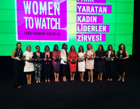 Women to Watch 2015 seremonisinde yılın Fark Yaratan Kadın Liderleri sahnedeydi.