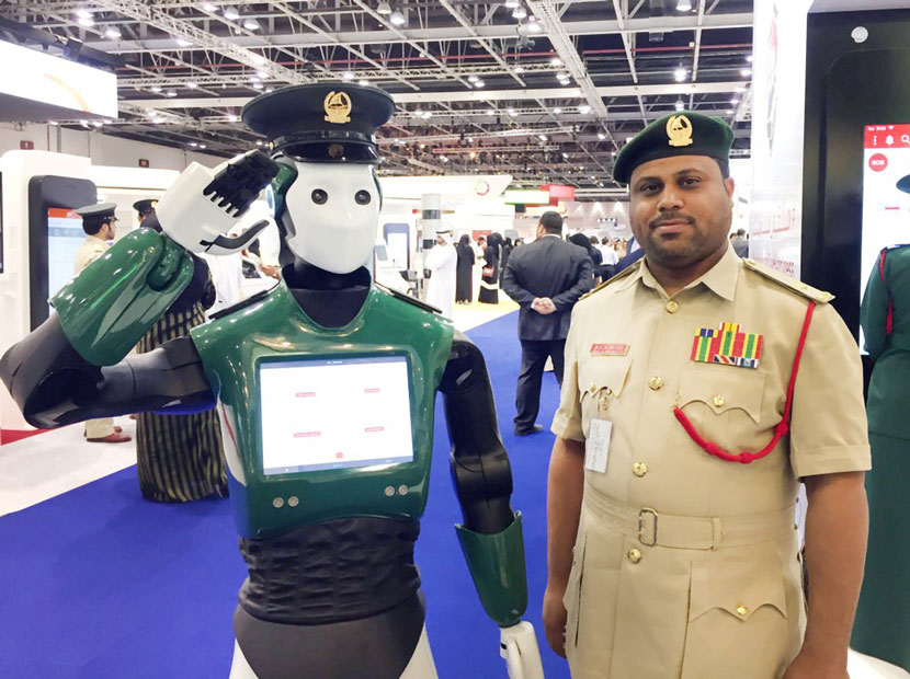 Dubai’de asayiş robot polise emanet