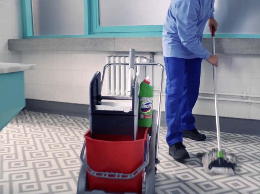 Domestos’tan 10 bin okula ürün bağışı