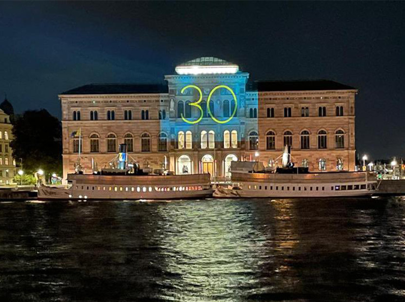 Dünyanın dört bir yanındaki “30” billboard’ları ne anlama geliyor?