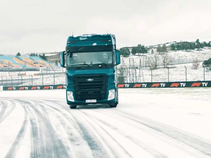 Formula 1 pistinde bir TIR