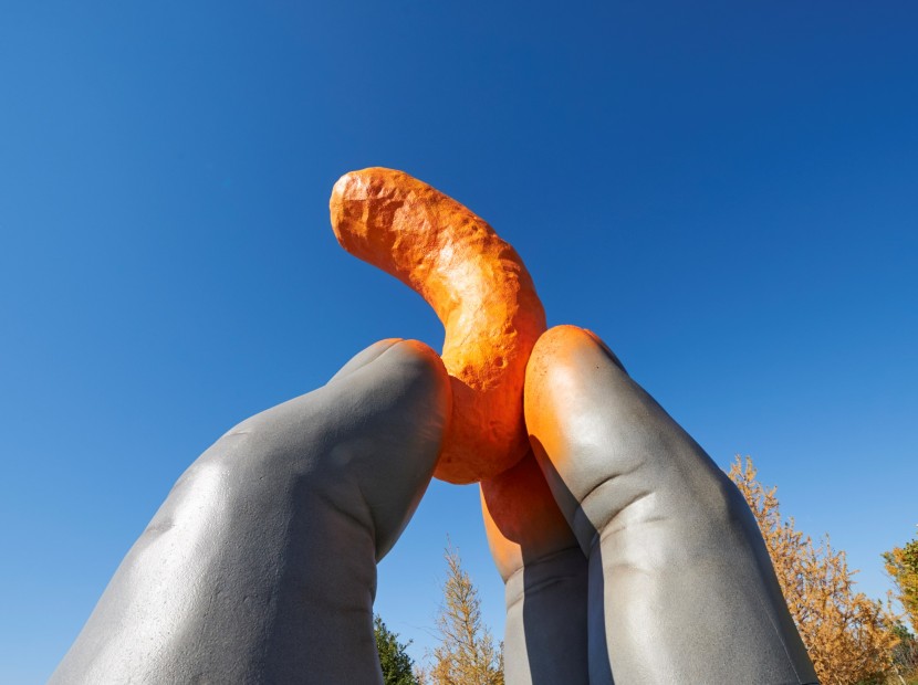 9 metrelik Cheetos heykeli