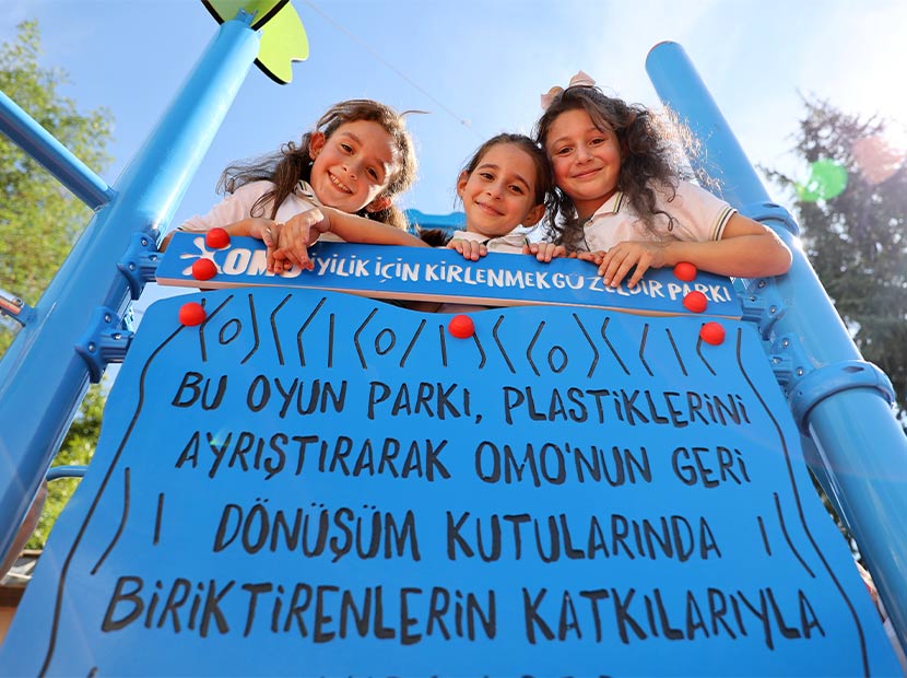 Plastikler oyun parklarına, parklar mutluluğa dönüşüyor