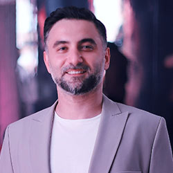 Elidor Marka Müdürü<br />
Ahmet Adıyaman