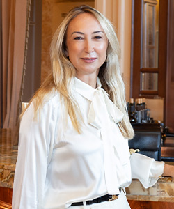 Beymen CMO<br></img>
Elif Göktaş