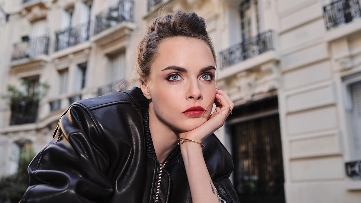 L’Oréal Paris’in yeni güzellik elçisi Cara Delevingne