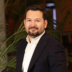 Unilever Türkiye ve Orta Doğu<br />
Ev Bakım Pazarlama Başkanı<br />
Alper Çapar