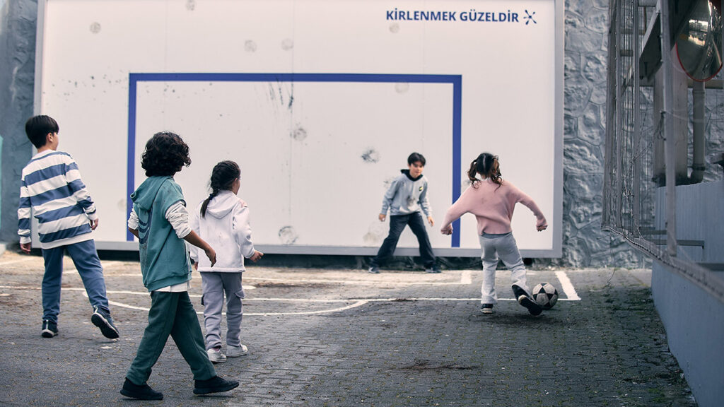 Kirlenmek Güzeldir - Oyun Dışarıda - OMO