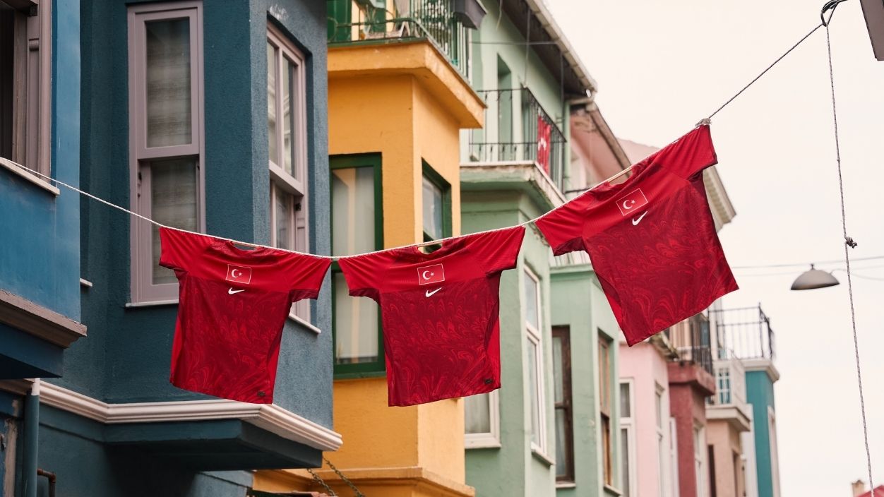 Nike’tan sürpriz: A Milli Takım formaları taraftarla sokakta buluştu