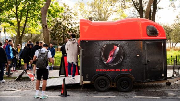 Nike’ın yeni modeli Pegasus 42, İstanbul sokaklarında