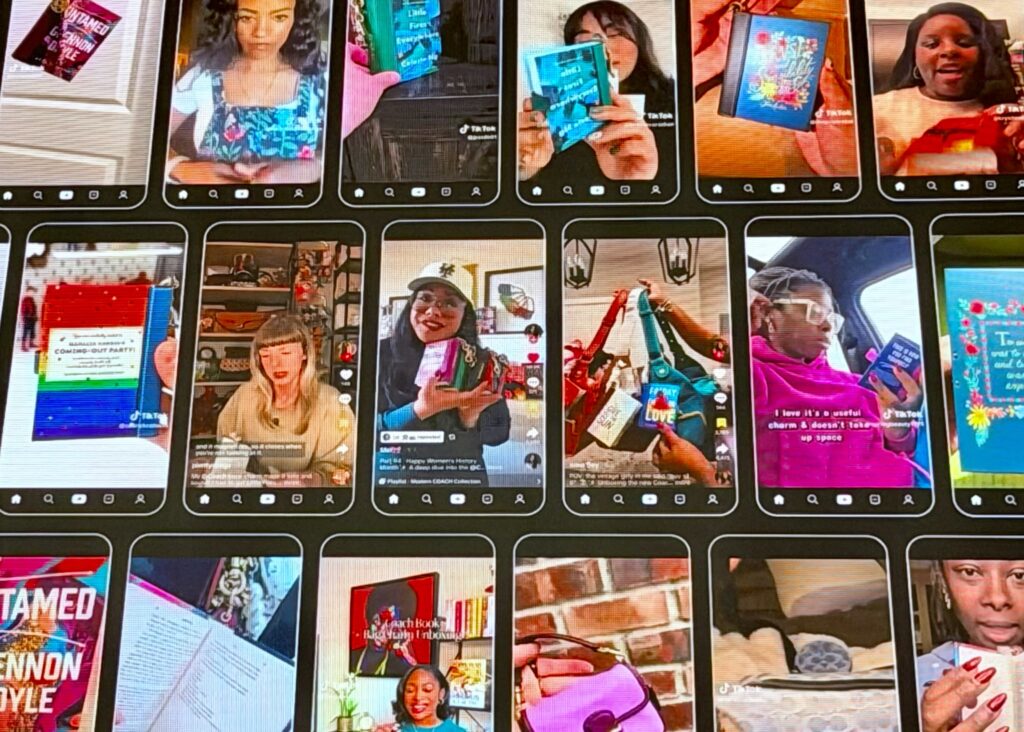 Bag Charm, BookTok ve Entelektüel Creator’lar: Coach, Gen-Z’nin Kalbini Nasıl Çaldı?