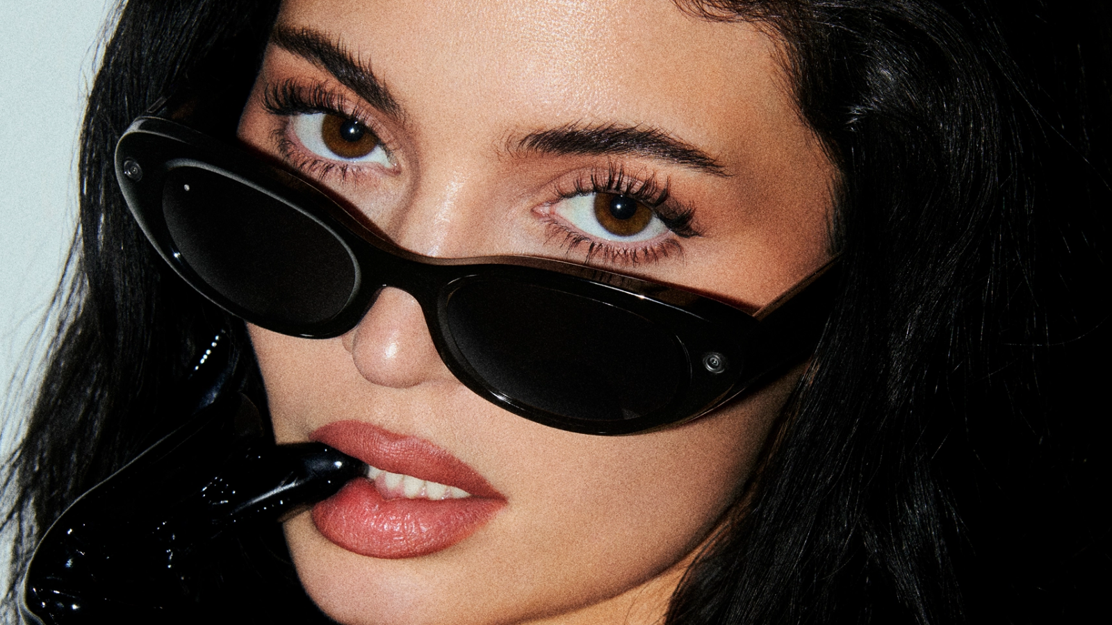 Meta, Kylie Jenner ile yeni akıllı gözlüklerini tanıttı