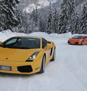 Lamborghini ile buz üstünde dans