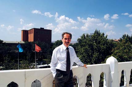 ‘Başarılı ajanslar iş elimden alınacak diye korkmamalı’