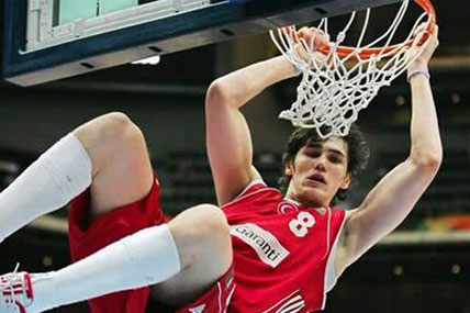 Ersan İlyasova Casper reklamında