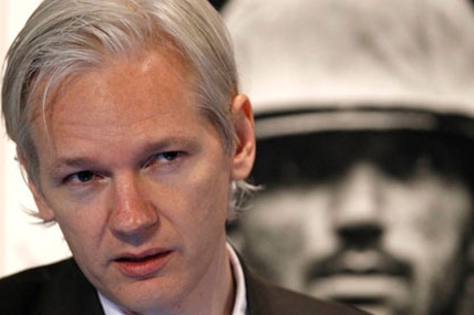 Assange: Facebook en korkunç casusluk aracı