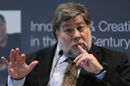 Steve Wozniak iPhone kuyruğunda yakalandı