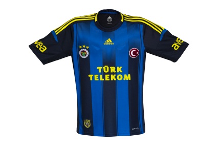 Fenerbahçe’nin yeni sezon Adidas formaları tanıtıldı